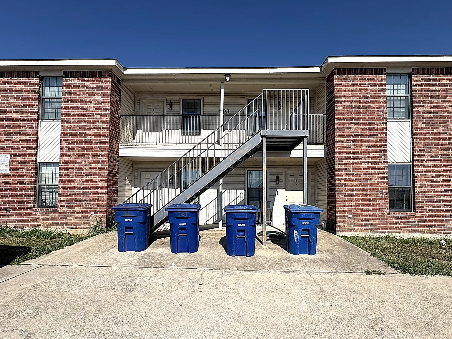 2 bed, 860 sqft, $699 — Photo 1