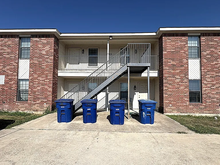 503 Bermuda #C — Photo 1