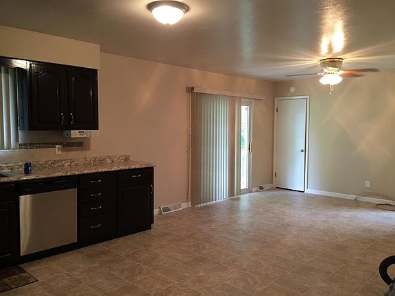 3rd image of 8 Hammes Dr