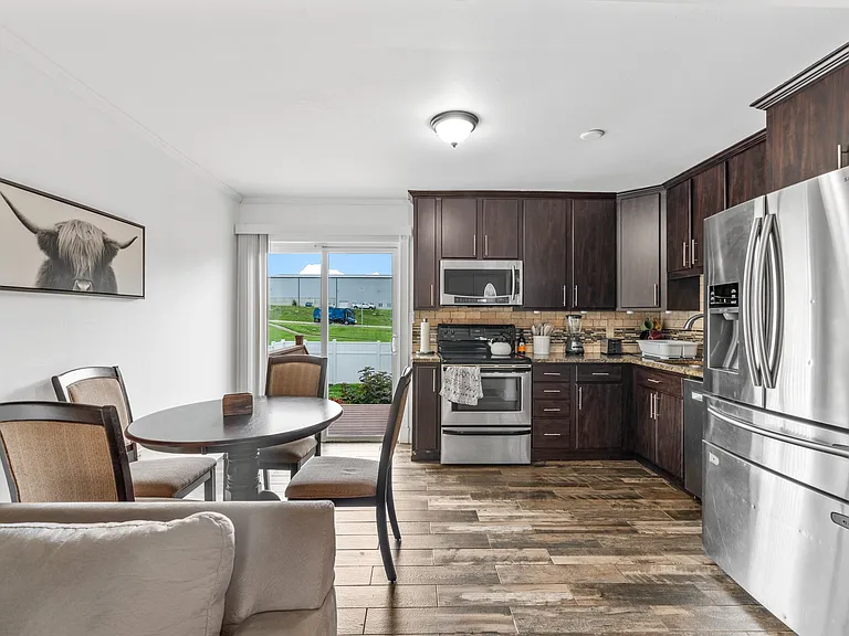 803 Matthews Dr — Photo 12