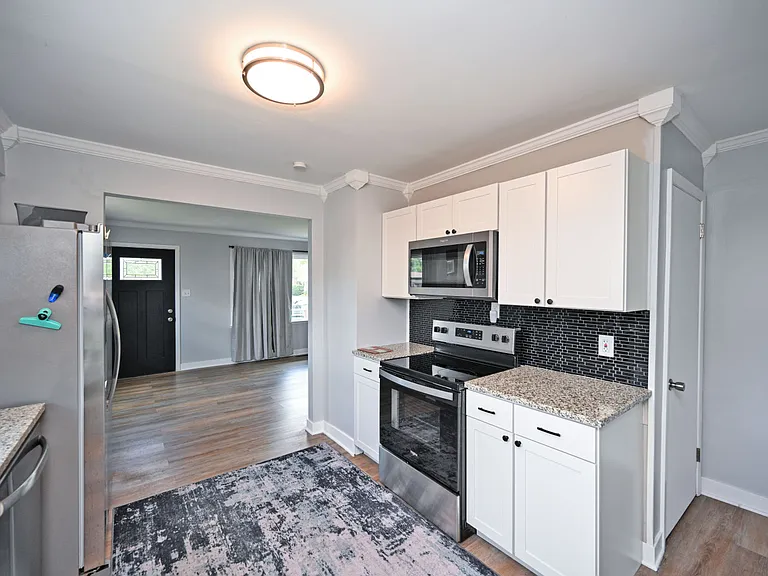 409 Glenn St — Photo 15