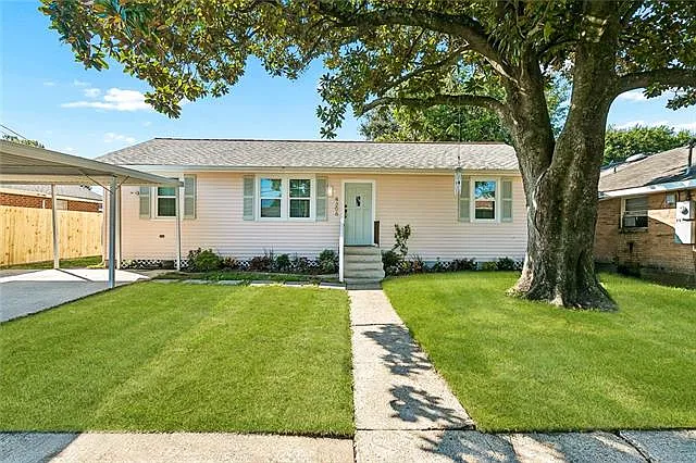 4 bed, 2.0 bath, 1408 sqft, $2,300 — Photo 1