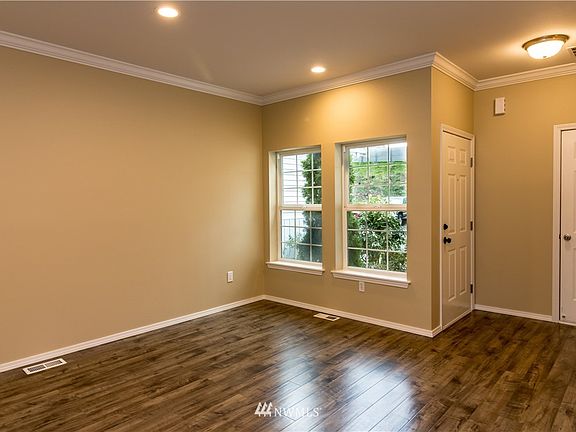 4th image of 617 7th Street SE #E18
