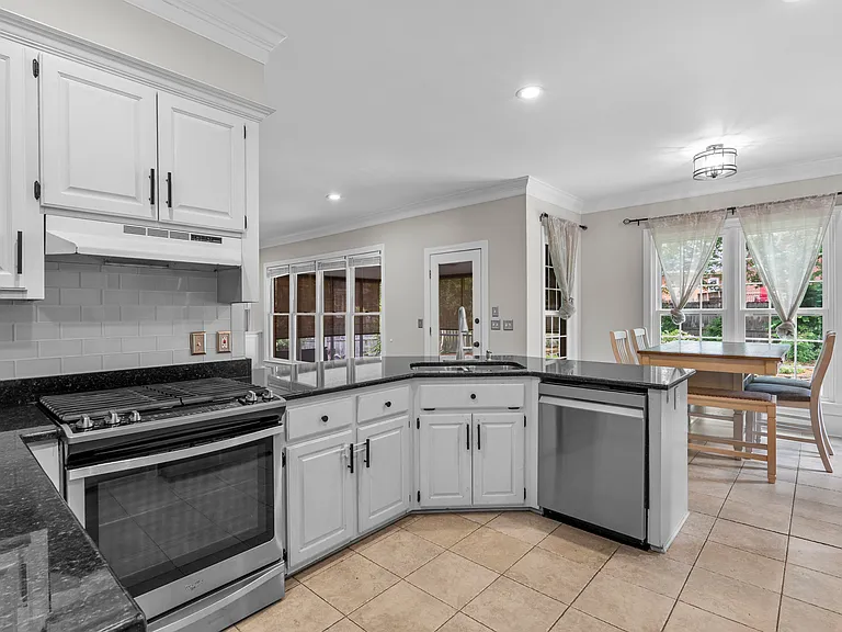 101 Hollingwood Dr — Photo 12