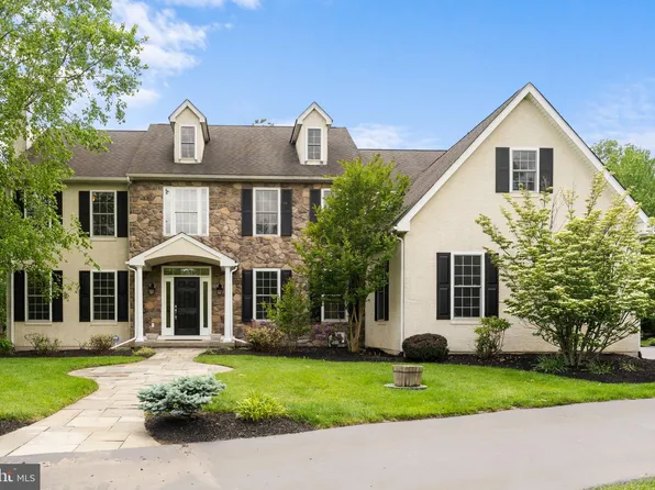 24 Wildwood Dr, Malvern, PA 19355