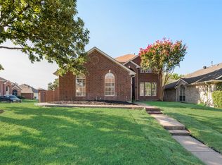 1127 Avatar Dr, Grand Prairie, TX 75052