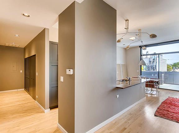 5th image of 925 N Wolcott Ave Unit 302