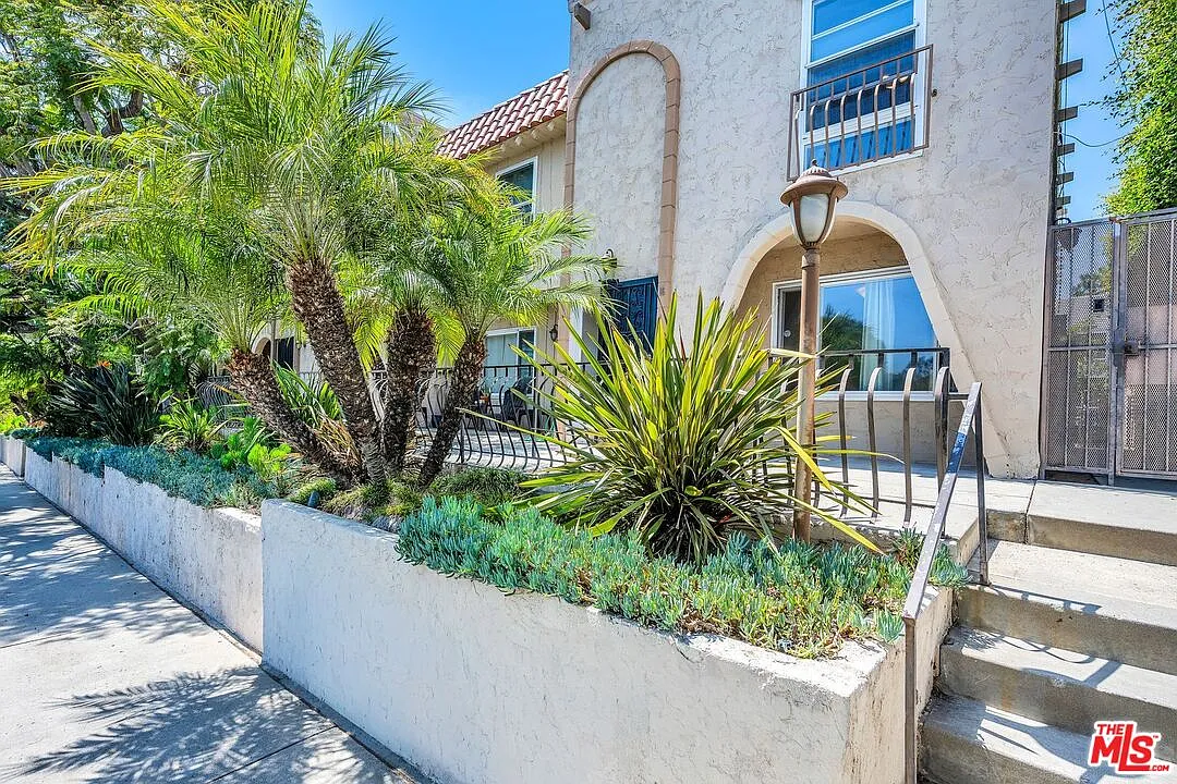 3 bed, 3.0 bath, 1428 sqft, $4,850 — Photo 3