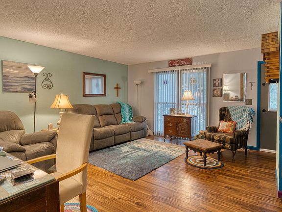 3rd image of 201 E Flying Circle Dr