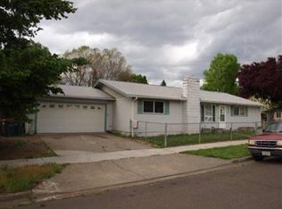 2926 Fairweather Dr, Medford, OR 97501