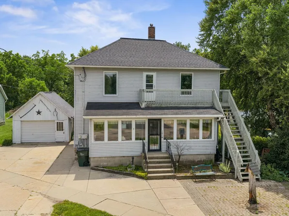 107 South St, La Valle, WI 53941