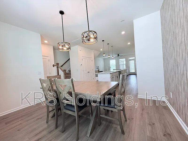 3 bed, 2.5 bath, 1824 sqft, $1,995 — Photo 4