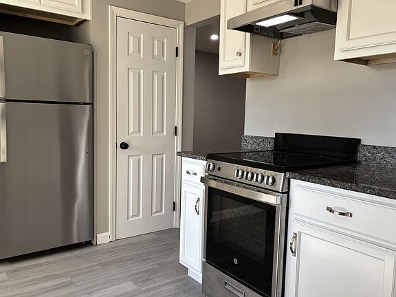 2nd image of 10 Tideview Path APT 1