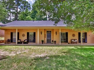 1001 Cherry Hills Dr, Huntsville, TX 77340