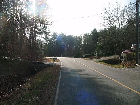 4th image of 2003 Farragut Dr