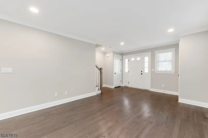 2 bed, 4.0 bath, 1800 sqft, $4,800 — Photo 2