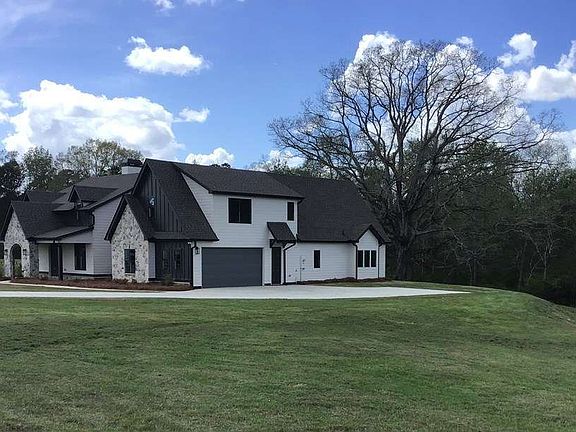 2nd image of 728 Lake Circle Rd