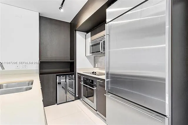55 SE 6th St #1607 — Photo 6