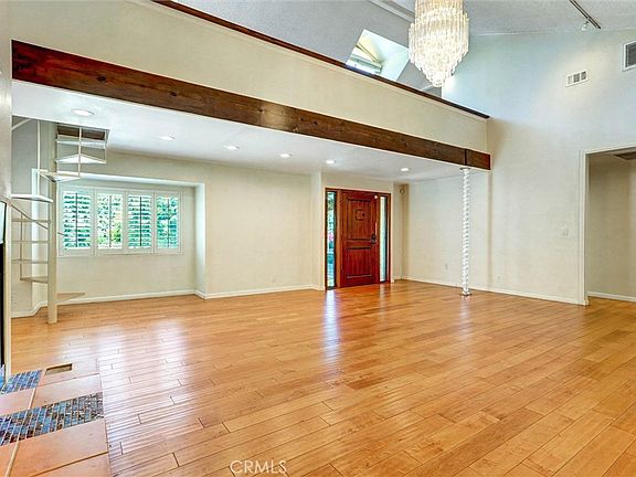 3rd image of 16670 Moorpark St