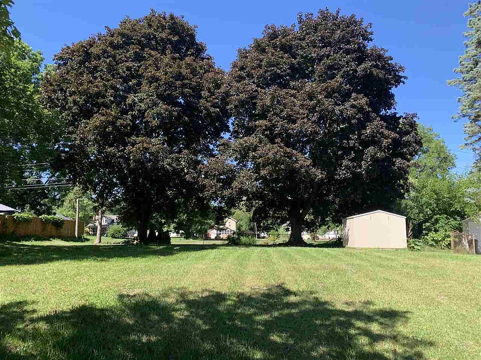 2nd image of 512 Commonwealth Ave