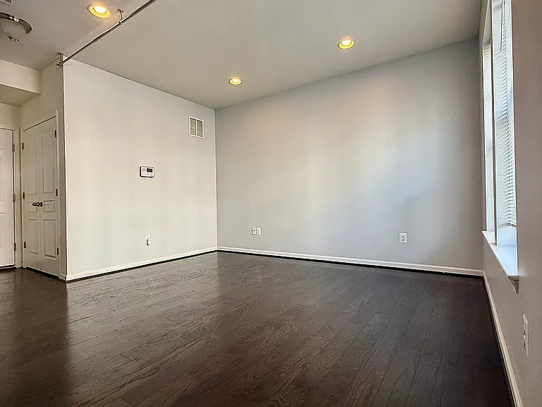 2724 Downing Ln — Photo 3