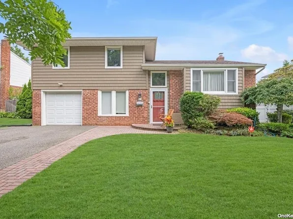 26 Michael Drive, Old Bethpage, NY 11804