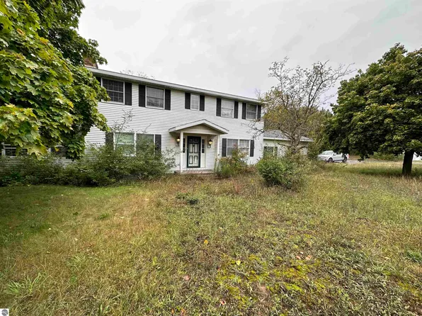 6656 Indian Hill Rd, Honor, MI 49640