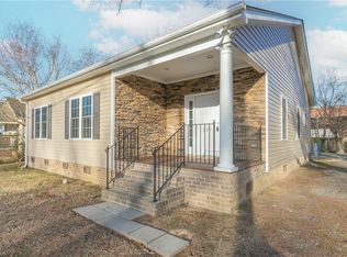 220 Carolina Ave, Thomasville, NC 27360