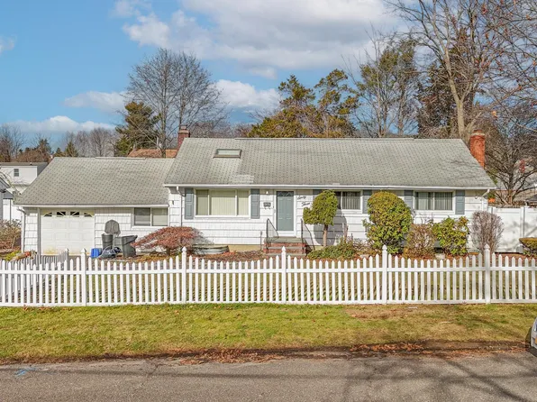 63 Bogart Street, Huntington Station, NY 11746