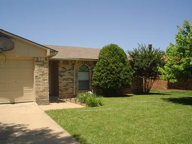 1st image of 907 Sunny Slope Dr
