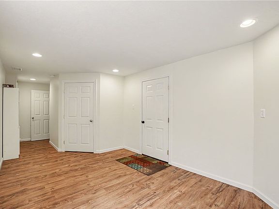 4th image of 195 Southern Valley Ct
