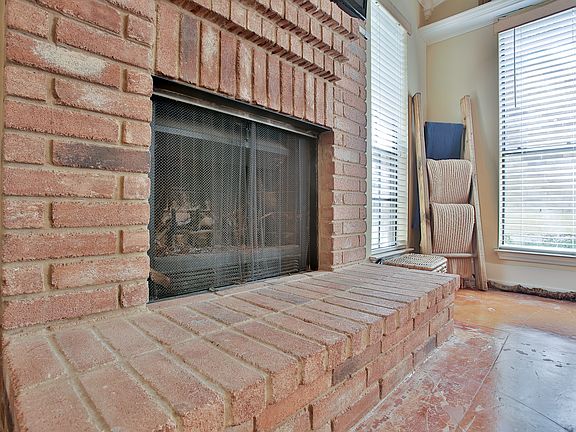 3rd image of 13923 Laurel Hollow Dr