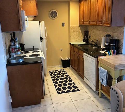 3rd image of 3212 NE 12th St APT 306