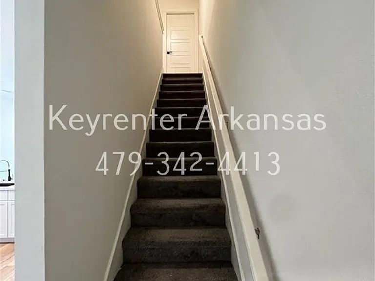 SW Livingston Sq Duplex — Photo 6