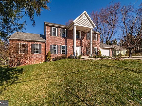 .5 acre 2.5 miles from Beltway