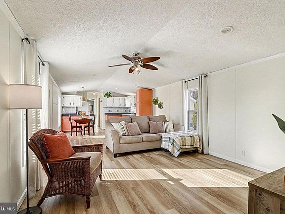 4th image of 24 Hathaway Dr