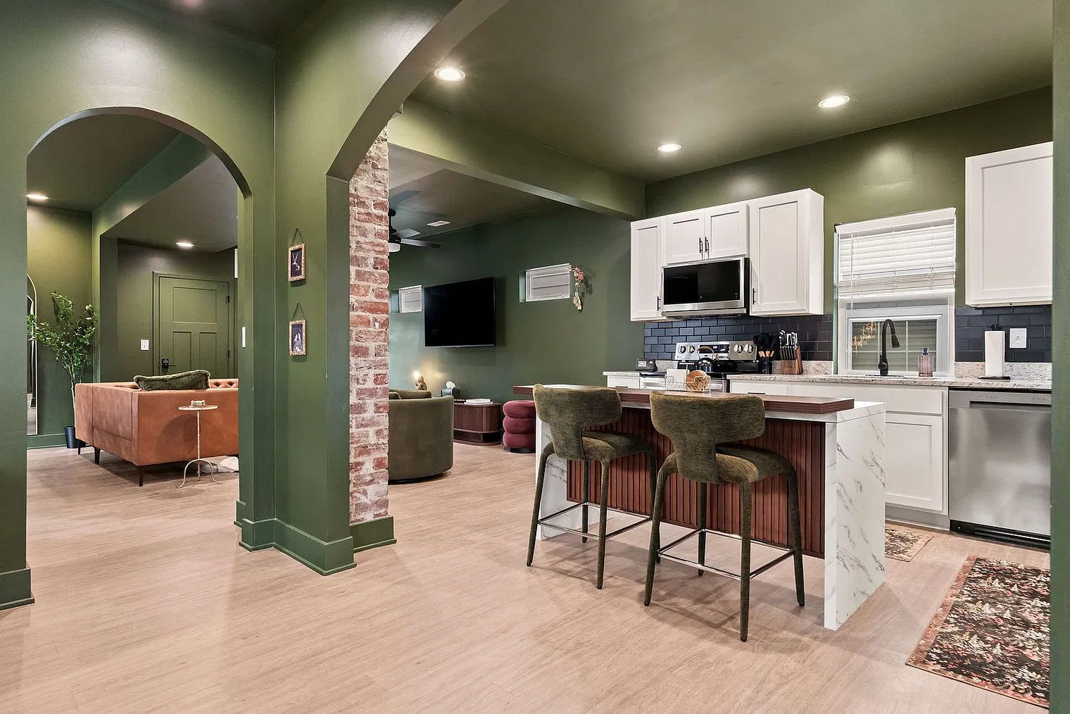 3 bed, 2.0 bath, 1700 sqft, $4,228 — Photo 1