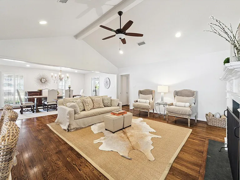 737 Country Ln — Photo 13