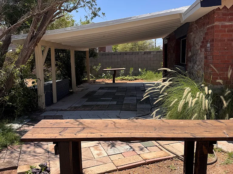 745 N Rosemont Blvd — Photo 16