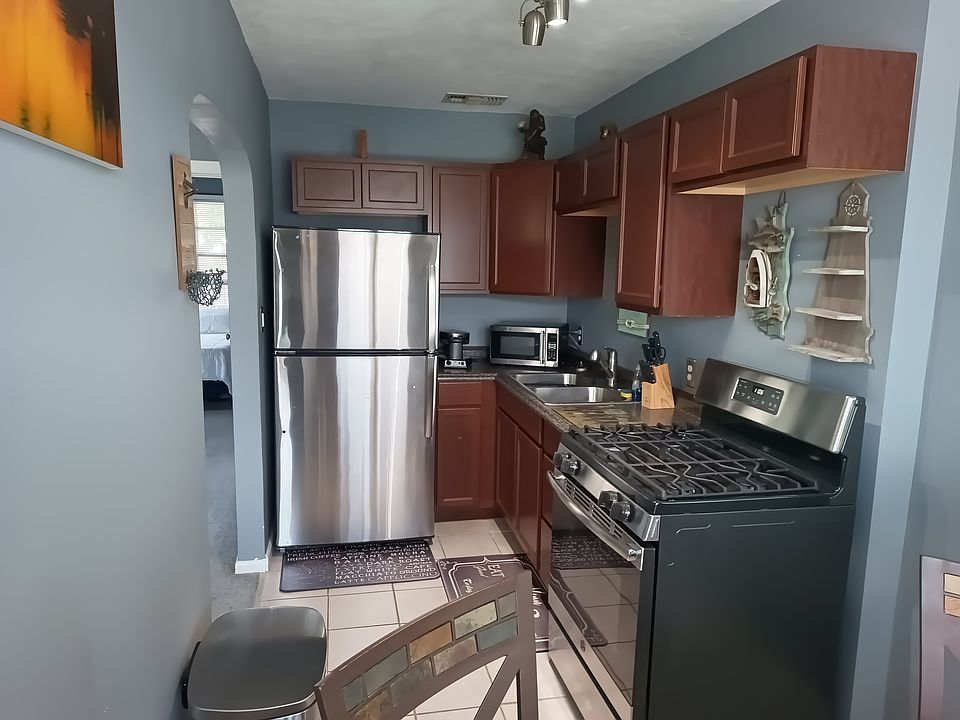 1st image of 423 Braddock Ave Unit 1