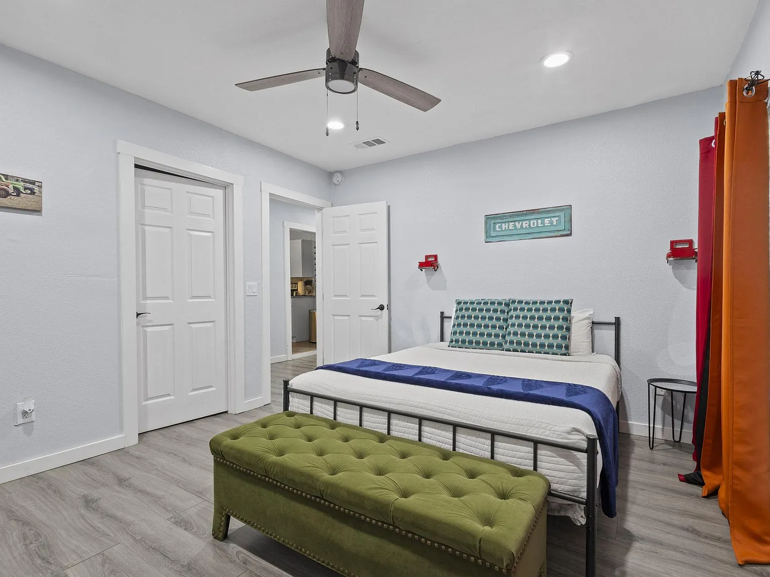 3 bed, 1217 sqft, $2,600 — Photo 2