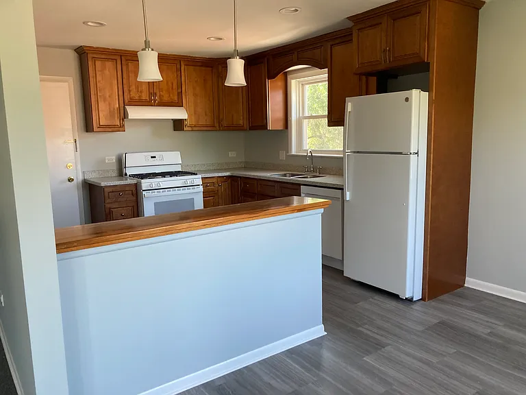 1084 Arnold Ct #2 — Photo 3
