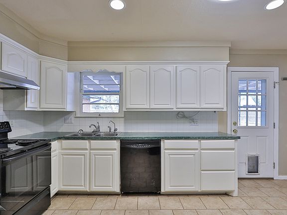 4th image of 1618 Sylvan Dr