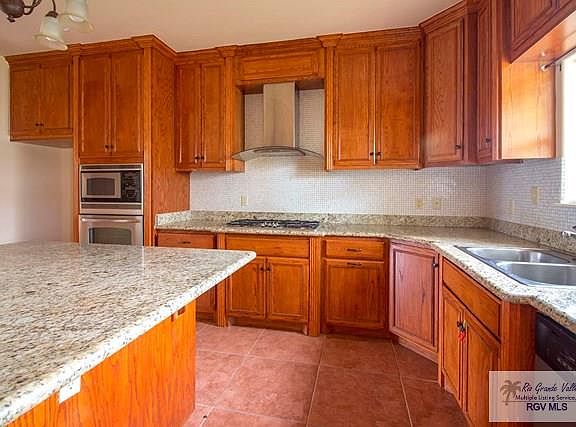 5th image of 4093 Lake View Dr