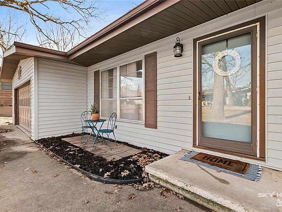 3rd image of 5 Enfield Dr