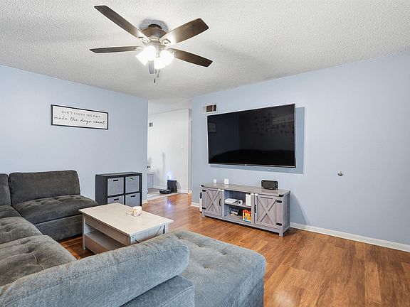 4th image of 810 N Bailey Blvd