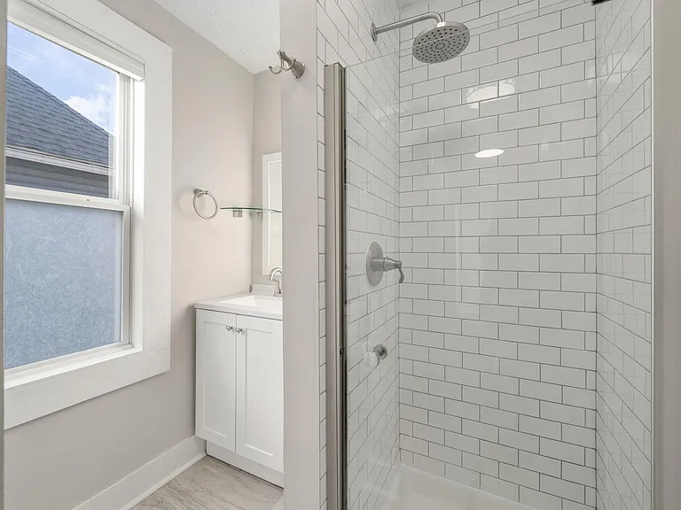 716 Siebert St — Photo 28