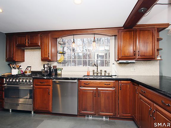 5th image of 455 Barn Hill Road