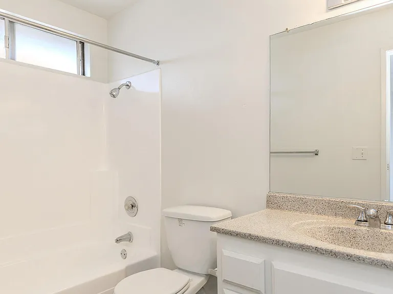 Del Amo Apartment Homes — Photo 18