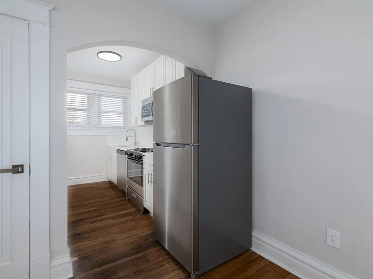 7389 Maple Ave — Photo 8